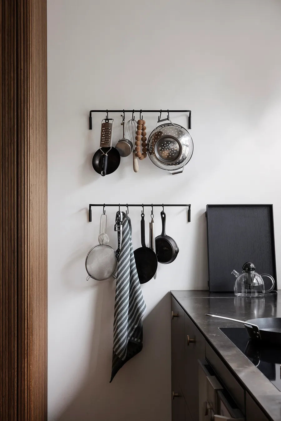 Kitchen Rod inkl. 6 Hooks, svart från Ferm Living - 2 - Jacobsen Plus