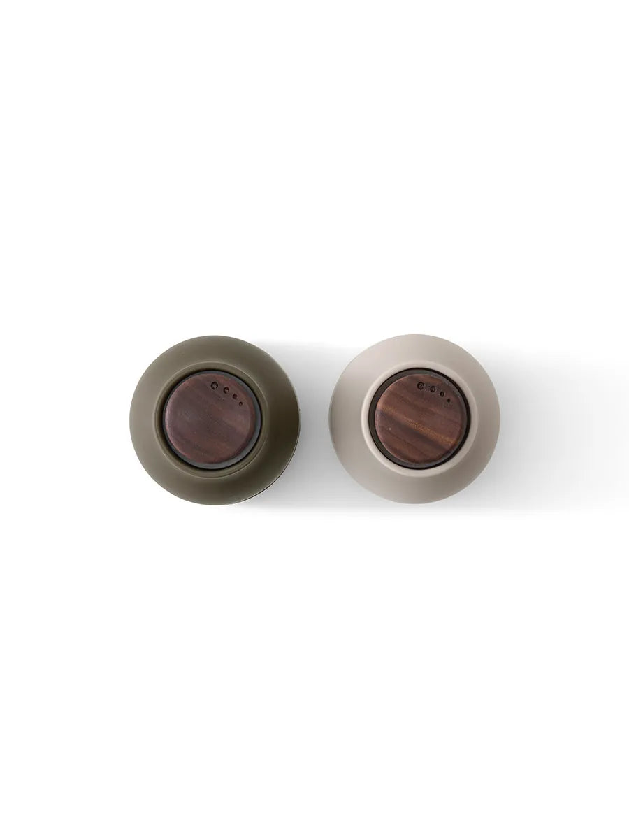 Bottle Grinder Liten, jaktgrön/beige från Audo Copenhagen - 2 - Jacobsen Plus