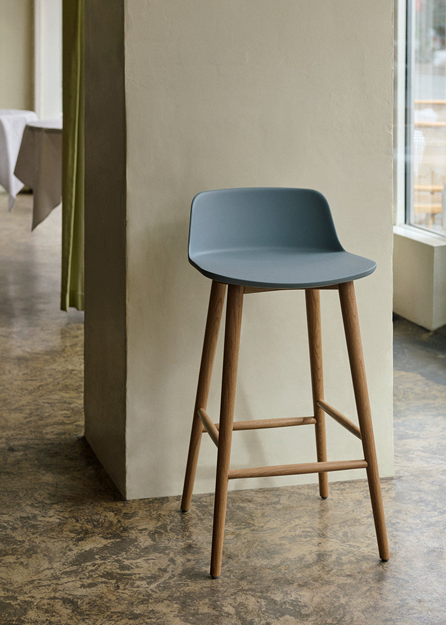 Rely HW118 barstol för köksbänk, ek från &Tradition - 1 - Jacobsen Plus