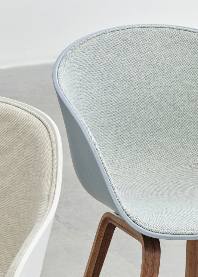 About a Chair AAC22 frontpolstrad, vitt skal från Hay - 2 - Jacobsen Plus