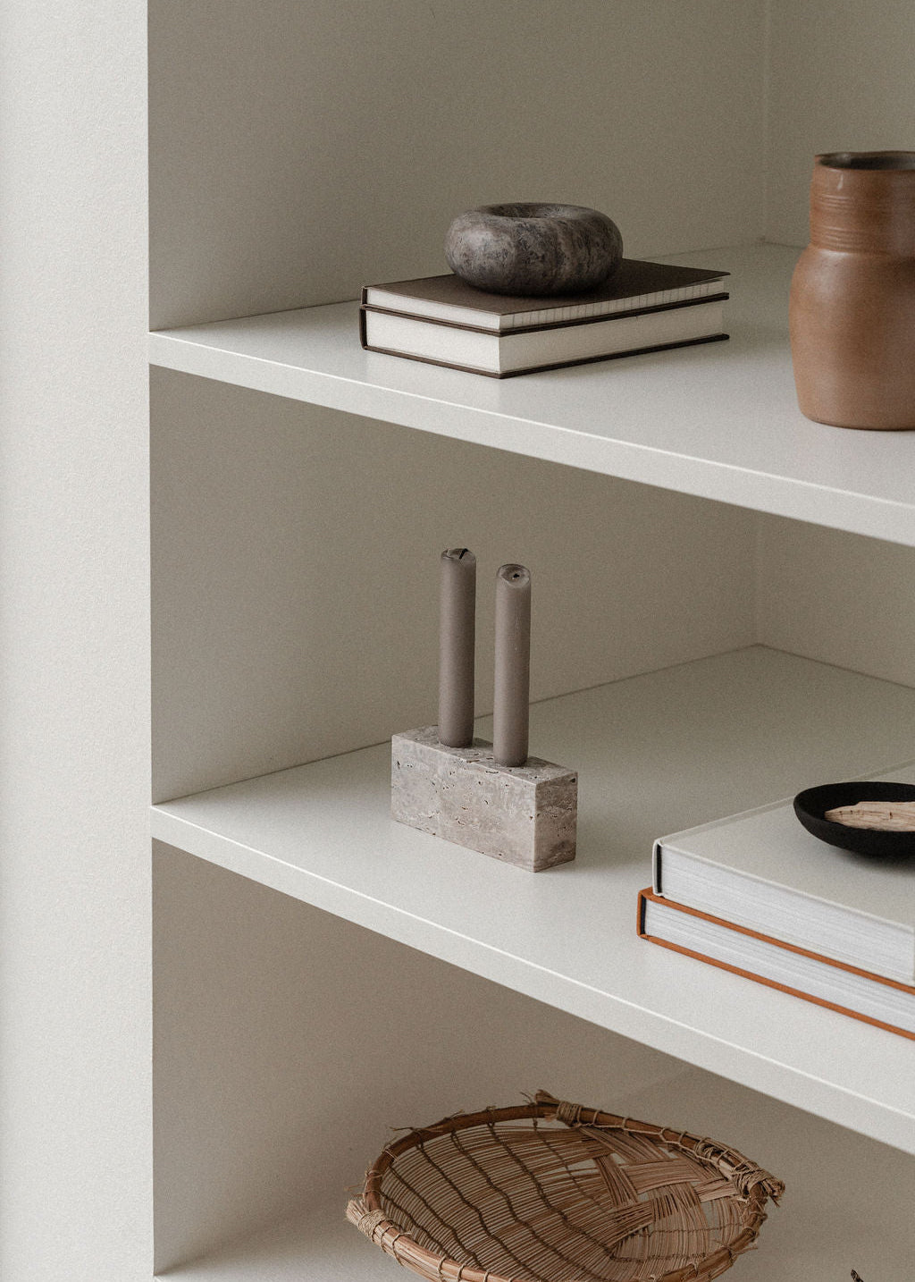 Epode Ljusstake 14 cm, travertin silver från Wabi Sabi Nordic - 2 - Jacobsen Plus