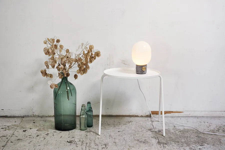 JWDA Concrete Bordslampa från Audo Copenhagen - 4 - Jacobsen Plus
