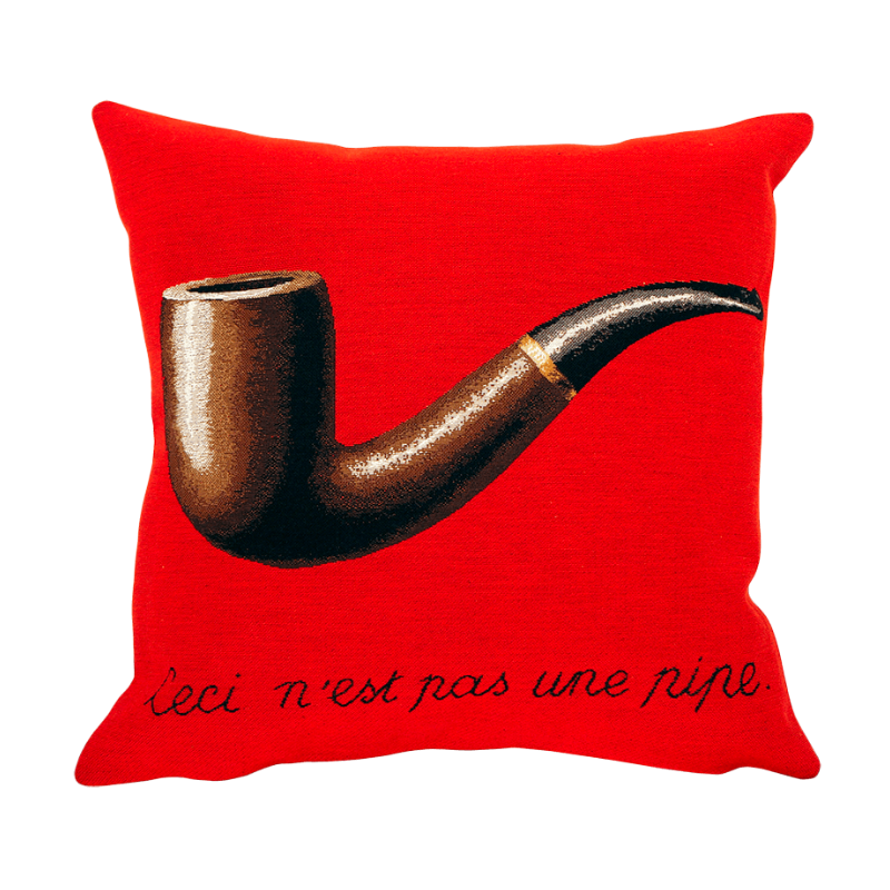 Magritte La trahison des images rouge Kudde från Poulin Design - 1 - Jacobsen Plus