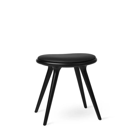 Low Stool, svartbetsad bok, svart Ultra-läder, 47 cm pall från Mater - Jacobsen Plus