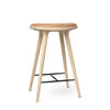 Hög Stool, såpbehandlad ek, Pista Sand läder, 69 cm, låg barstol från Mater