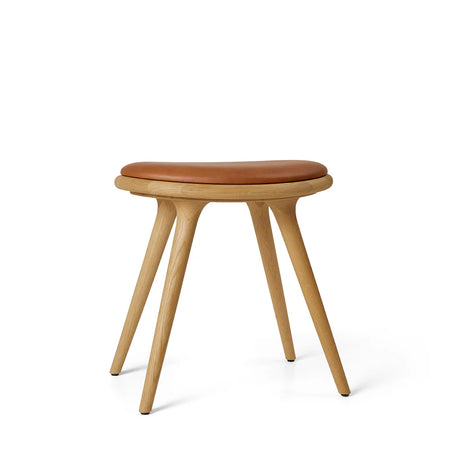 Low Stool, oljad ek, Nuance Walnut-läder, 47 cm pall från Mater - Jacobsen Plus