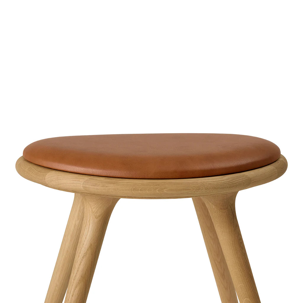 High Stool, oljad ek, Nuance Walnut-läder, 69 cm, låg barstol från Mater