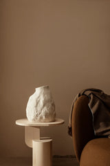 Vulca Medium vas, Off-white Stone från Ferm Living - 3 - Jacobsen Plus