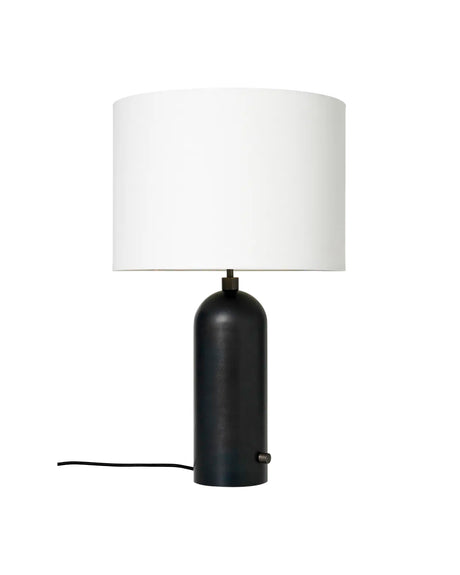 Gravity Stor bordslampa, vit skärm från GUBI - Svart stål - Jacobsen Plus