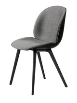 Beetle-stol, frampolstrad, svart skal från GUBI - Remix 3, Kvadrat (0152) / Black Plastic Base - Jacobsen Plus