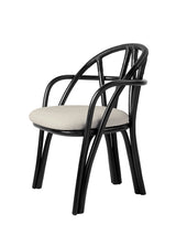 Bistra matstol med armstöd från GUBI - Ebony Painted Rotting / Fustagno 001 - Jacobsen Plus