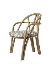 Bistra matstol med armstöd från GUBI - Olive Stained Rotting / Reales Pattern 001 - Jacobsen Plus