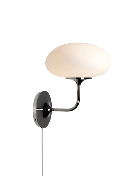 Stemlite opal vägglampa från GUBI - Jacobsen Plus