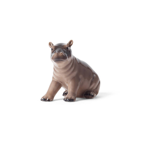 Årsdekorationsfigur 2026, babyflodhäst, 9,5 cm från Royal Copenhagen - Jacobsen Plus