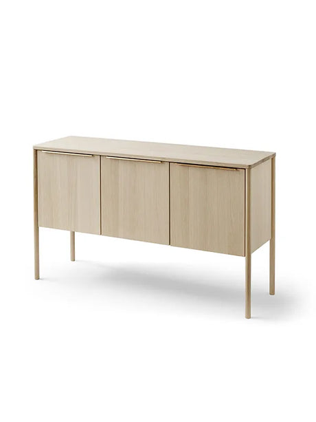 Skagerak Jut Cabinet från Fritz Hansen - Oljad eg - Jacobsen Plus