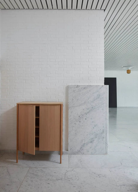 Skagerak Jut High Cabinet från Fritz Hansen - Oljad eg - Jacobsen Plus