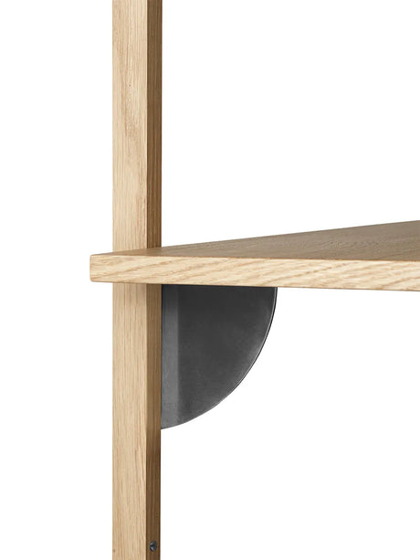 Sector Shelf S/W från Ferm Living - Ek m-messing - Jacobsen Plus