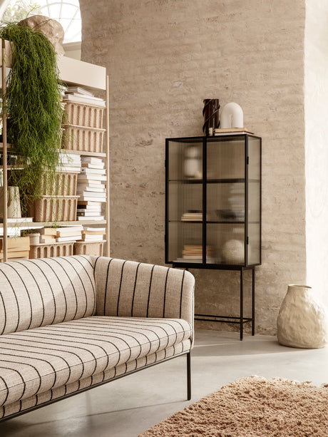 Haze vitrinskåp, räfflat Glas från Ferm Living - Black - Jacobsen Plus