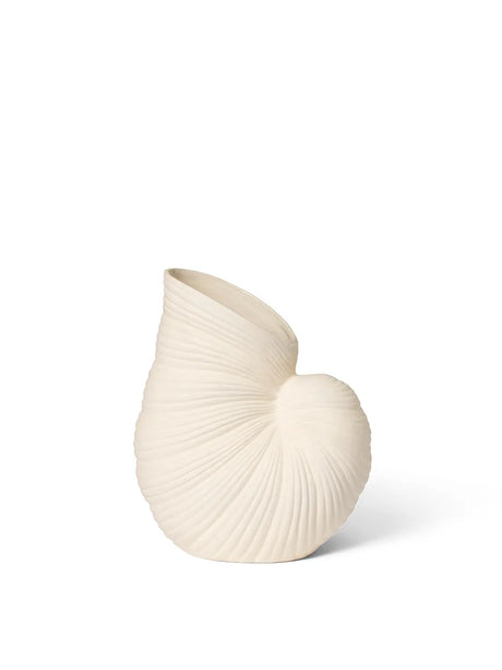 Shell Vas från Ferm Living - Jacobsen Plus