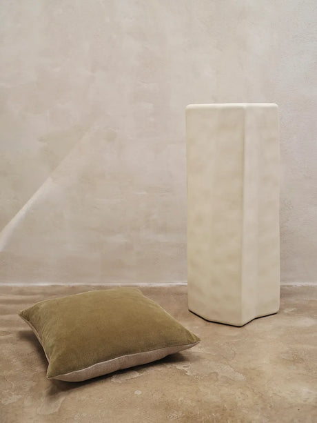 Senti Kudde från Ferm Living - Khaki - Jacobsen Plus