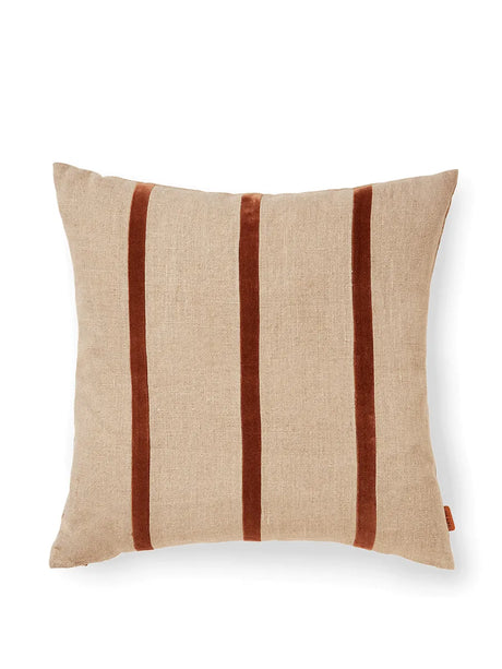 Senti Stripe-kudde från Ferm Living - Carob Brown - Jacobsen Plus