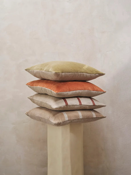 Senti Stripe-kudde från Ferm Living - Carob Brown - Jacobsen Plus