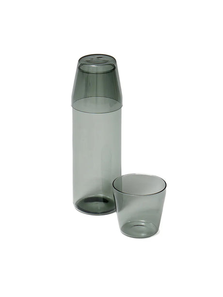 Milk, set med 1 karaff + 2 glas, grå från Nine - Jacobsen Plus