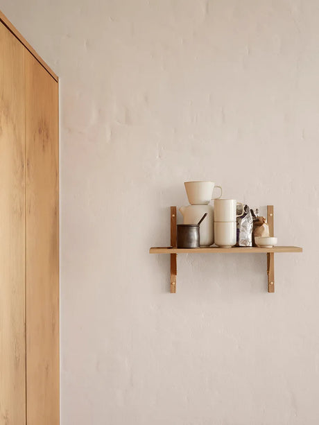 Sector Shelf S/N från Ferm Living - Ek m-svart messing - Jacobsen Plus
