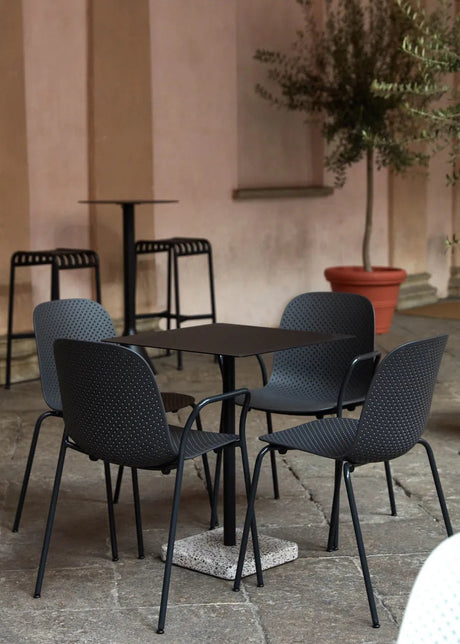 Terrazzo Table från HAY - Ø: 70 x H: 74 cm / Anthracite - grå terrazzo - Jacobsen Plus