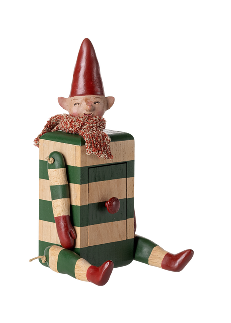 Tomte med låda – Tomte med låda, grön från Maileg - 3 - Jacobsen Plus