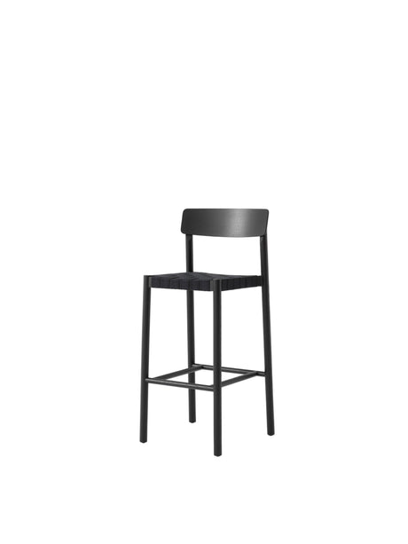 Betty TK15 barstol från &Tradition - Svart lakeret ask med svart flet - Jacobsen Plus
