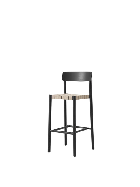 Betty TK15 barstol från &Tradition - Svart lakeret ask med svart flet - Jacobsen Plus