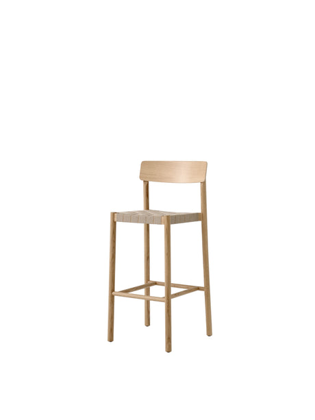 Betty TK15 barstol från &Tradition - Svart lakeret ask med svart flet - Jacobsen Plus