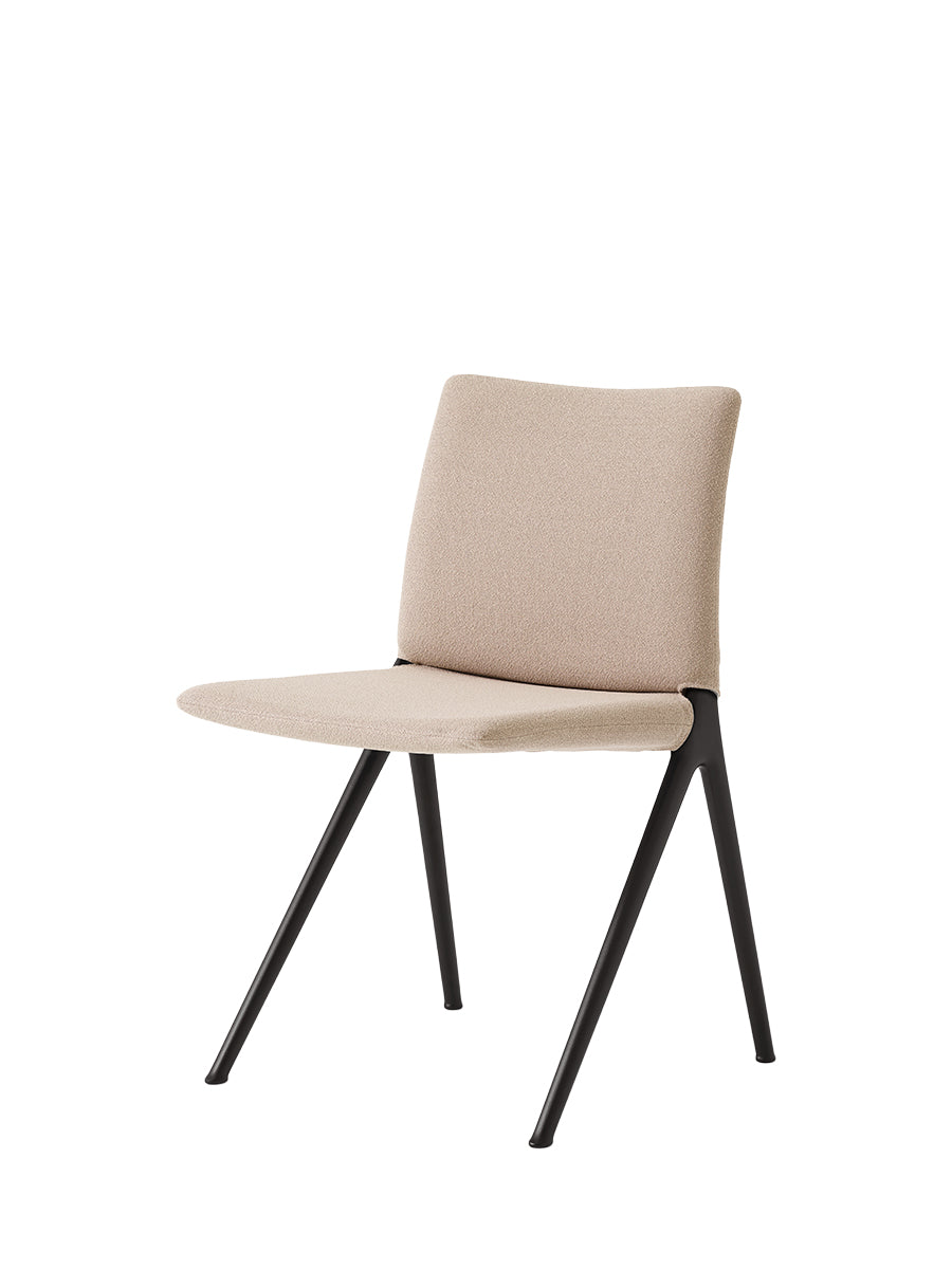 Kape IF7 Matstol från &Tradition - Warm Black m. Grain 61252 - Jacobsen Plus