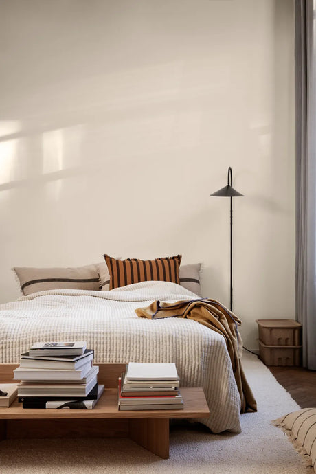 Oblique bänk från Ferm Living - Ek - Jacobsen Plus