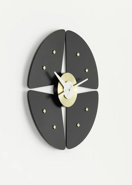 Petal Clock från Vitra - 2 - Jacobsen Plus
