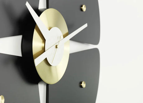 Petal Clock från Vitra - 3 - Jacobsen Plus