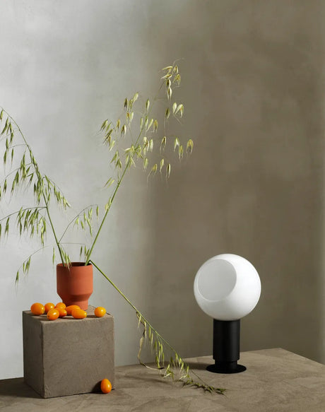 Donya Bordslampa från Anour - Gold brushed - Jacobsen Plus