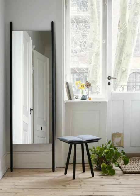 Skagerak Georg Spegel från Fritz Hansen - Ek - Jacobsen Plus