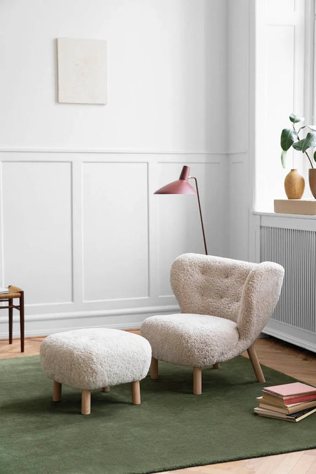 Little Petra VB1 från &Tradition - Hallingdal 130 / Valnöt - Jacobsen Plus