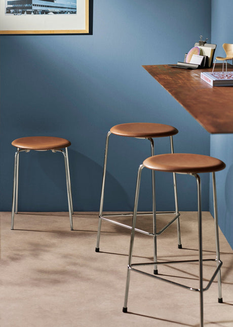 Dot Hög Barstol med 4 ben, valnötsläder av Arne Jacobsen - 2 - Jacobsen Plus