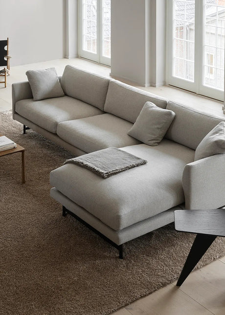 Calmo 3-sits Soffa med schäslong, sunniva 717 från Fredericia Furniture - 2 - Jacobsen Plus