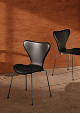 3107 Stol, helklädd i Essential-läder, svart / kromunderrede av Arne Jacobsen - 2 - Jacobsen Plus