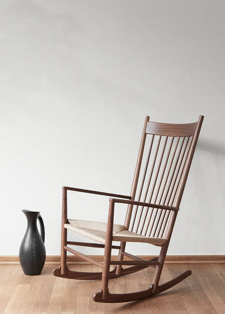 J16 Gungstol, valnöt av Hans J. Wegner - 2 - Jacobsen Plus