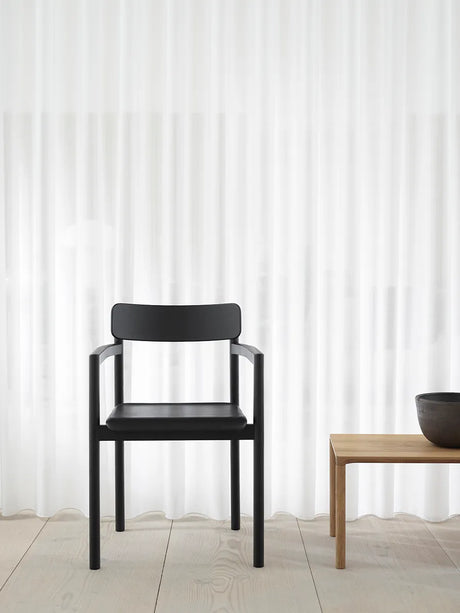 Post Matstol, ek svart lack från Fredericia Furniture - 3 - Jacobsen Plus