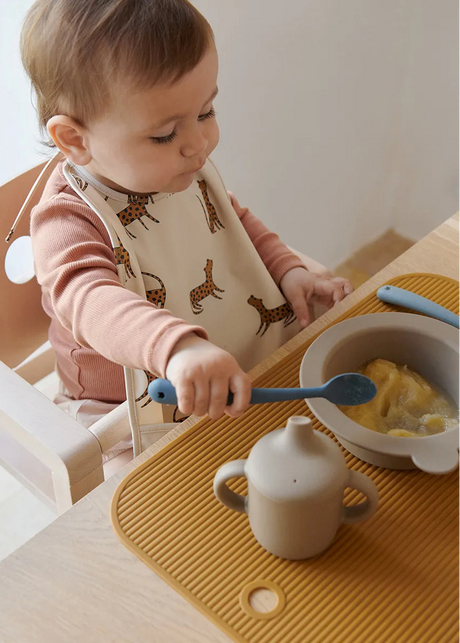 Peony skålar med sugkoppar, 2-pack, Sandy/Oat från Liewood - 2 - Jacobsen Plus