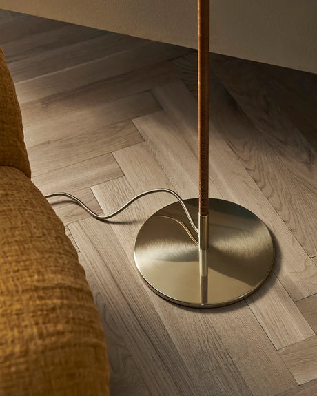 9602 Golvlampa i bambu från GUBI - 3 - Jacobsen Plus
