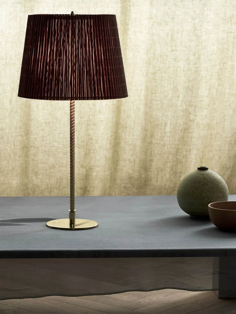 9205 Bordslampa från GUBI - Bambu - messing - Jacobsen Plus