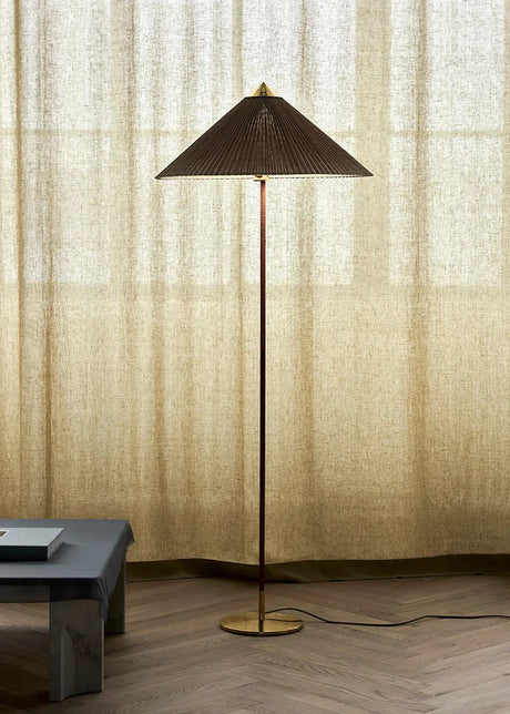 9602 Golvlampa i bambu från GUBI - 2 - Jacobsen Plus