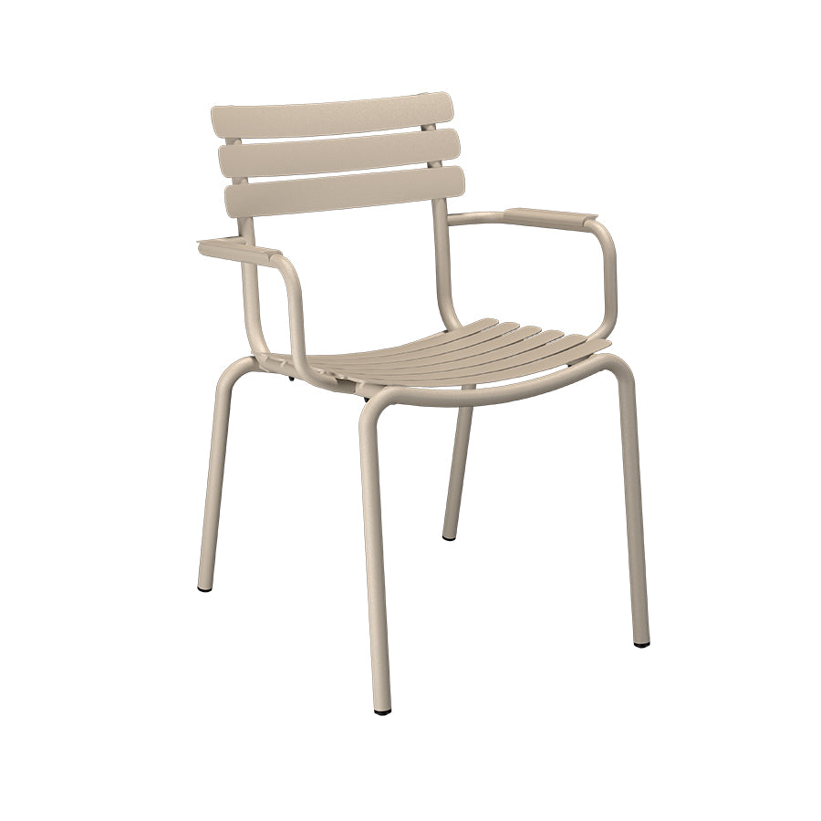 Alua matstol med armstöd från Houe - Beige - Jacobsen Plus